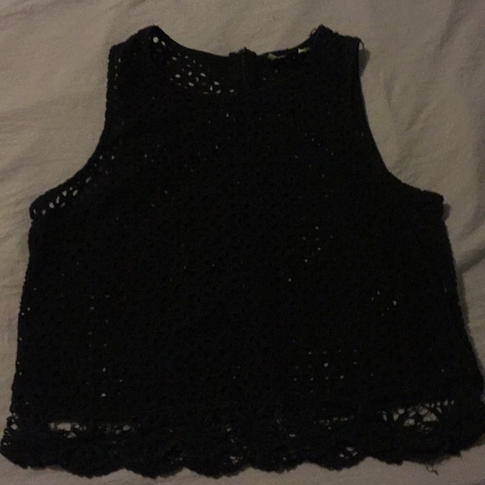 BLACK LACE SLEEVELESS TOP
